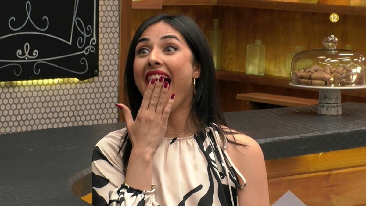 Una comensal de 'First Dates', antes de tener una cita, en las nuevas entregas del programa para encontrar el amor