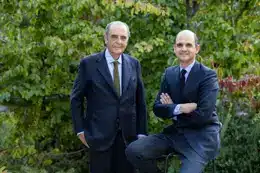 Carlos March deja la presidencia de Alba y le sustituye su hijo Juan March de Lastra