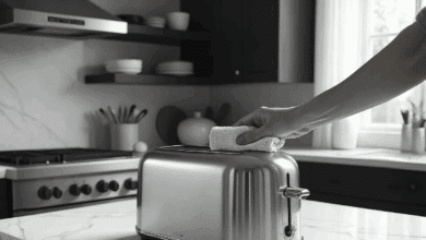 El truco de limpieza que rejuvenece tu tostadora en segundos, adiós al óxido y las migas