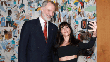 Aitana, protagonista en los premios Vanguardia 2025 y su 'selfie' con el Rey