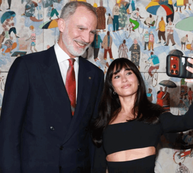 Aitana, protagonista en los premios Vanguardia 2025 y su 'selfie' con el Rey