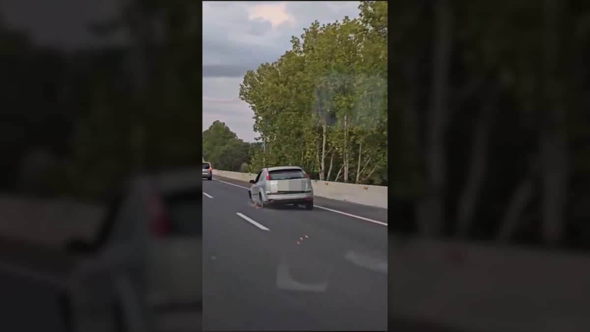 Una mujer circula sin dos de las ruedas de su coche durante 14 kilómetros tras sufrir un reventón