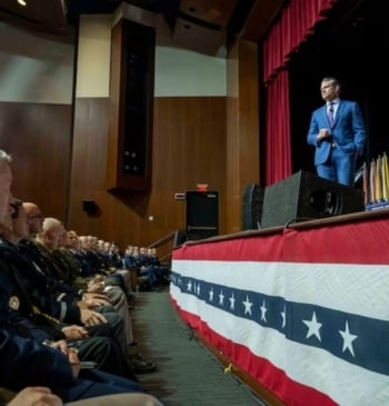 Trump quiere un Ejército de machos sin gordos ni barbudos y al [...]