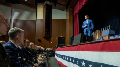 Trump quiere un Ejército de machos sin gordos ni barbudos y al servicio de la causa MAGA