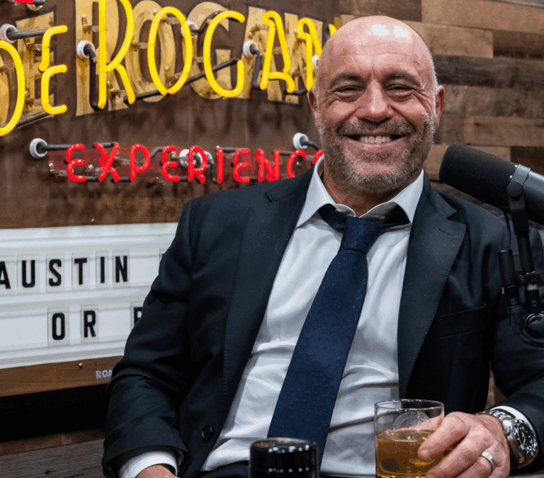Joe Rogan rompe su silencio sobre Jimmy Kimmel: "Estáis locos si apoyáis esto"