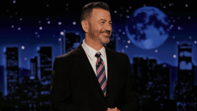 Un Jimmy Kimmel emocionado desafía a Trump y homenajea e Erika Kirk