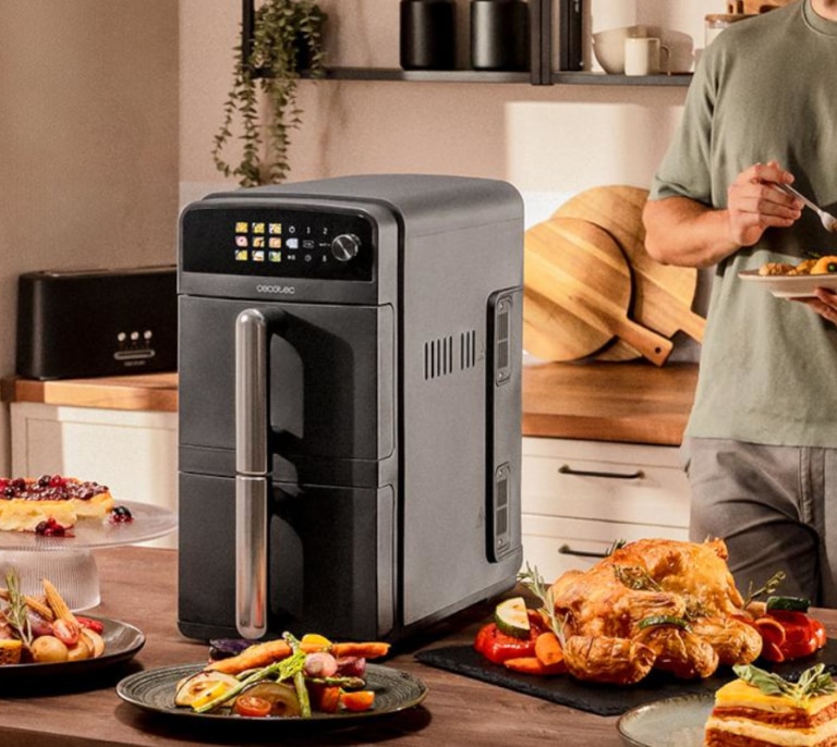 Esta es la freidora de aire de Cecotec con diseño vertical que necesitas si tienes una cocina pequeña