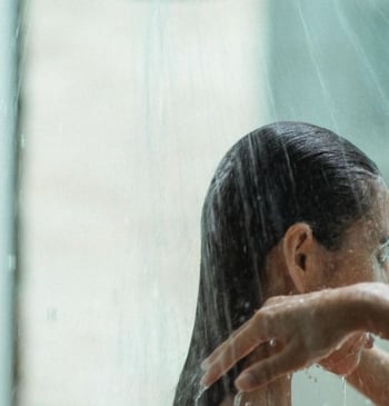 Esto son los beneficios desconocidos de lavarse el pelo con vinagre blanco