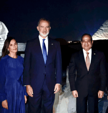 Letizia se viste a lo Kate Middleton en su cena con vistas [...]