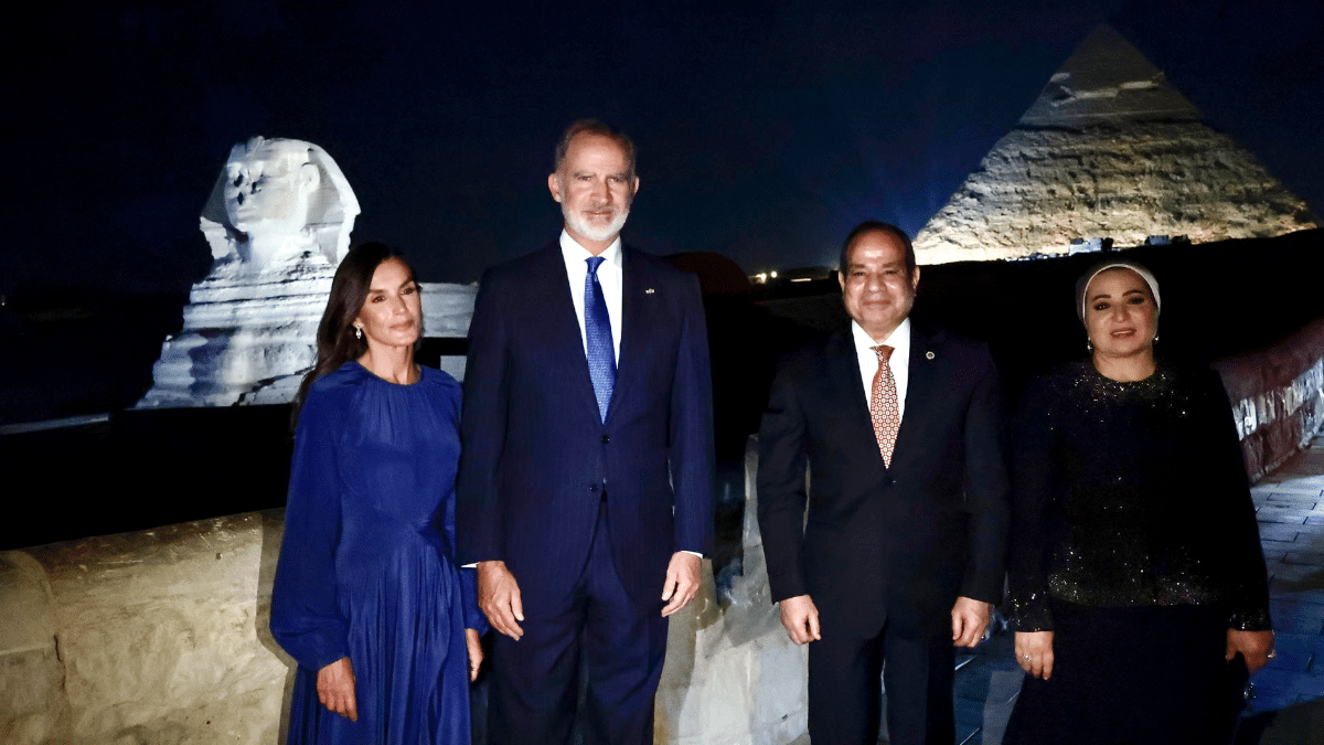 Los reyes de España tras su cena privada con el presidente egipcio, Abdelfatah Al Sisi, y la primera dama, Entissar Amer.