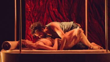 'Los amores feroces': teatralizar la poesía