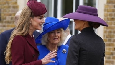 Una enigmática Melania oculta de nuevo su mirada en Windsor