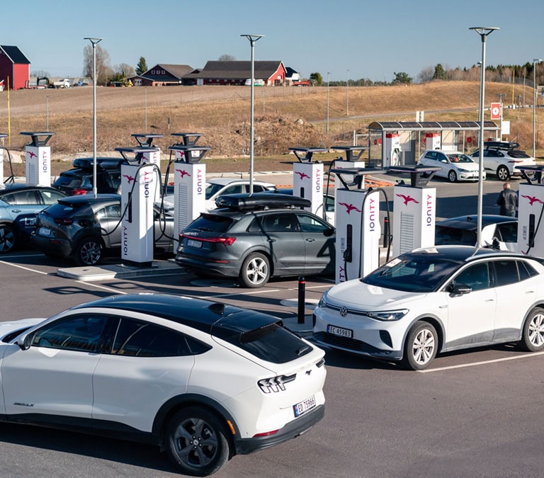 Las dos velocidades del vehículo eléctrico en Europa: Noruega 98%, España 18%