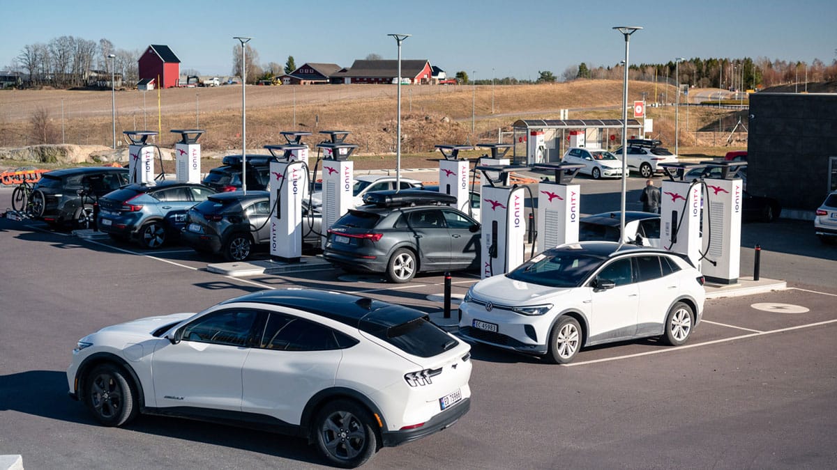 Las dos velocidades del vehículo eléctrico en Europa: Noruega 98%, España 18%