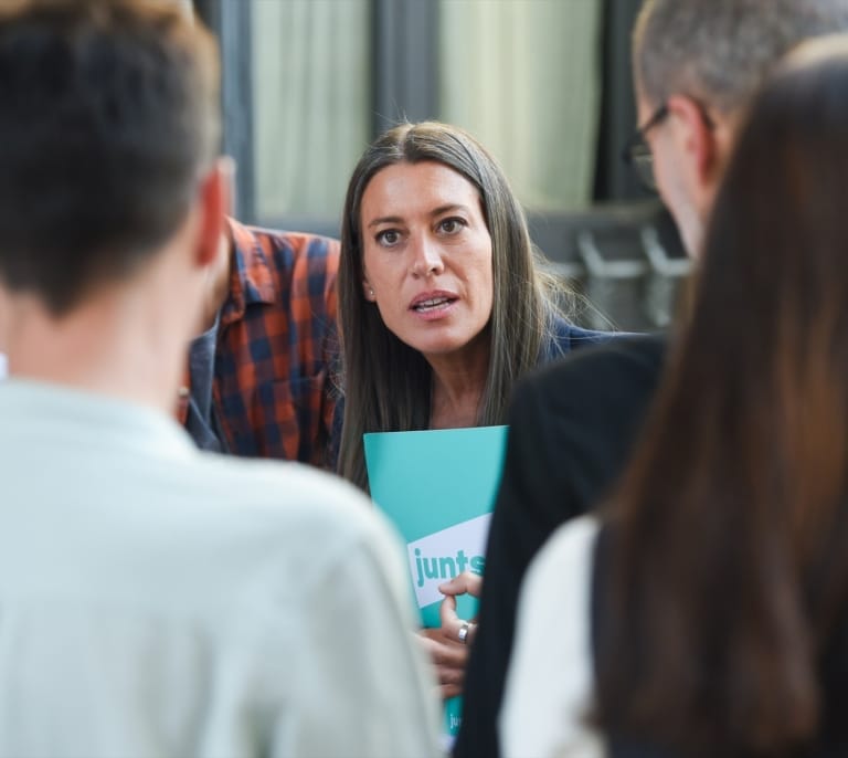 El embargo de armas en riesgo: temor en Sumar a que Junts tumbe la segunda ley estrella del curso