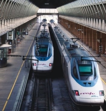 La OCU informa de cómo reclamar si tu tren llega con retraso