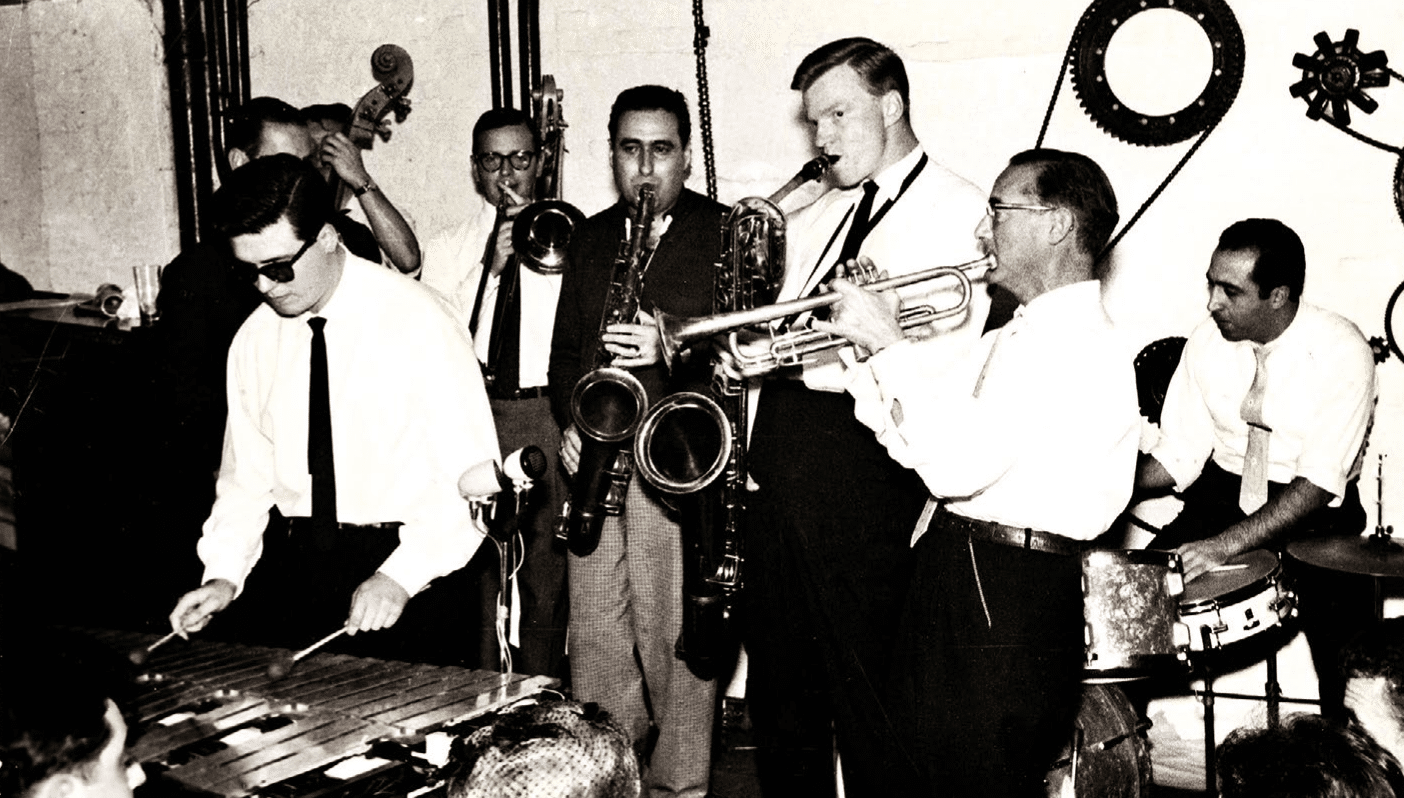 Jam Session en el Estudio Club de Madrid 1962. De izquierda a derecha, Manolo Gas, José Chenoll, Salvador Font Mantequilla, el mítico músico y arreglista norteamericano Gerry Mulligan, José Moro y Enrique Llácer Regolí.