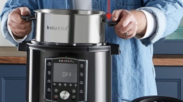 Esta es la olla a presión eléctrica multifunción 10 en 1 que necesitas y que está tirada de precio ¡solo en Amazon!