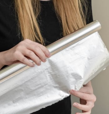 ¿Por qué deberías poner papel de aluminio en las macetas para cuidar [...]