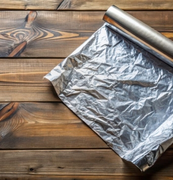 Por qué debes poner papel de aluminio en la puerta de casa