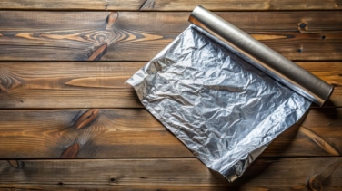 Por qué debes poner papel de aluminio en la puerta de casa