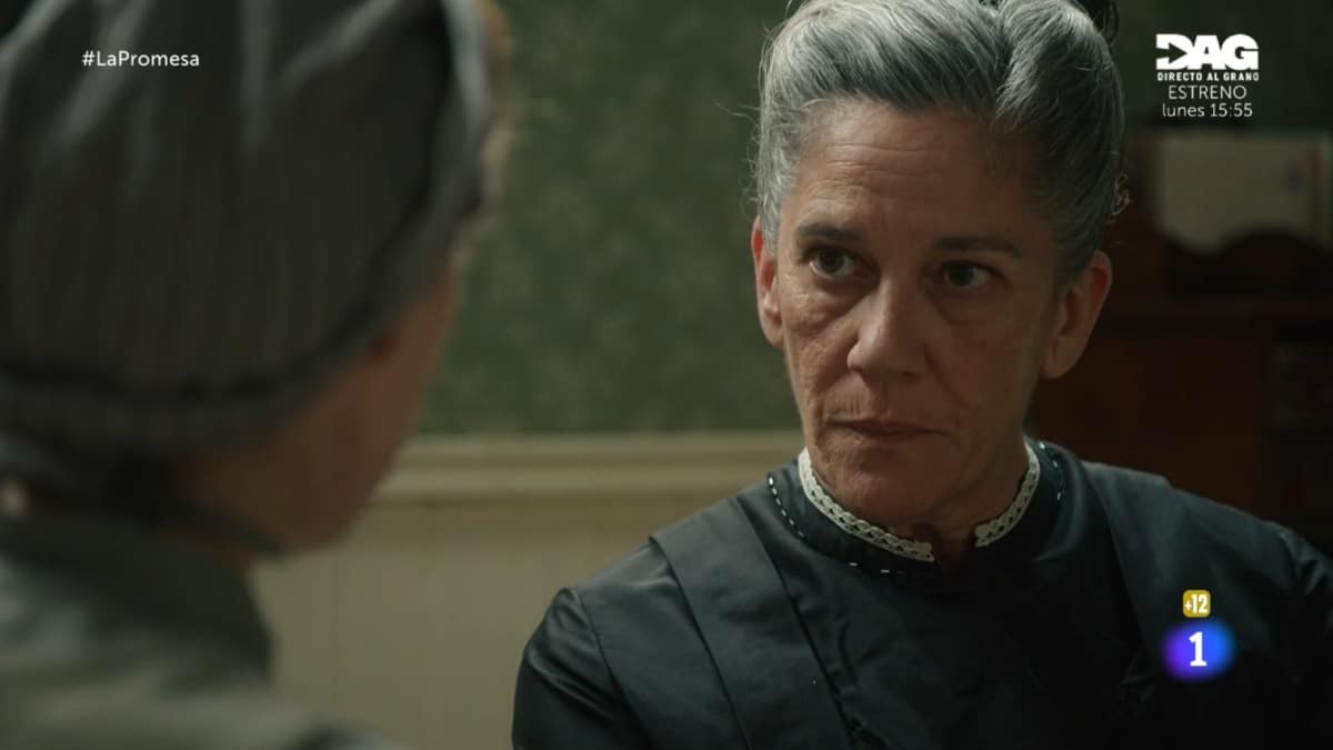 María Castro y Marga Martínez interpretan a Pía Adarre y Petra Arcos en la serie 'La Promesa'