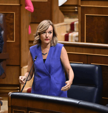 Pilar Alegría defiende a Sarah Santaolalla en el Congreso: "Usted es un [...]