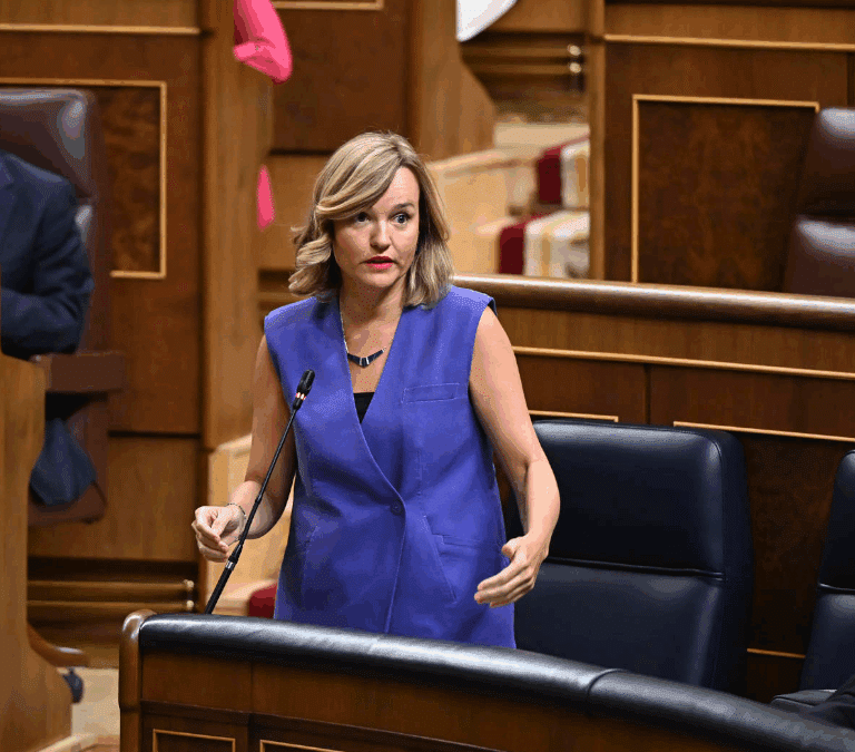 Pilar Alegría defiende a Sarah Santaolalla en el Congreso: "Usted es un digno heredero de Torrente"