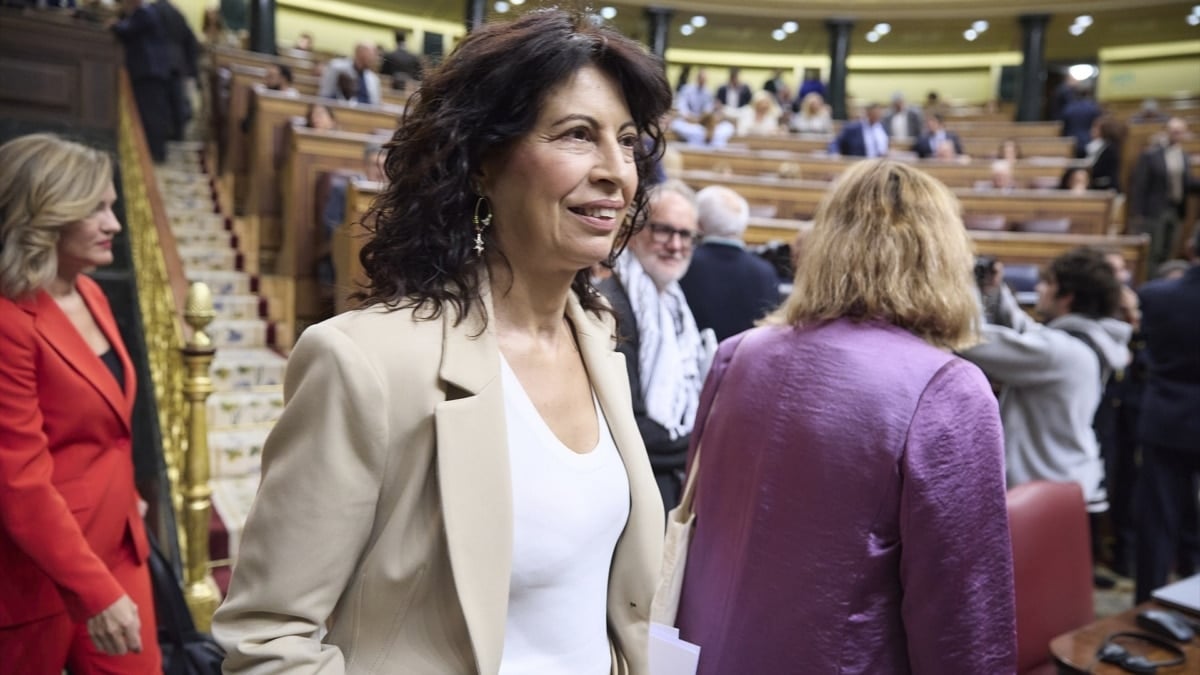 La ministra de Igualdad, Ana Redondo, llega a una sesión de control en el Gobierno, este miércoles en el Congreso