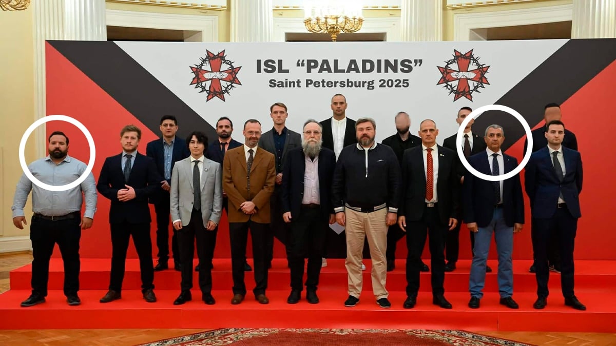 El vicepresidente de Democracia Nacional, Gonzalo Martín (1º izq), y el jefe nacional de Falange, Manuel Andrino (2º der). junto a otros socios ultra internacionales y el ideólogo de Putin, Aleksandr Duguin (centro) en una cumbre en San Petersburgo entre el 12 y 14 de septiembre