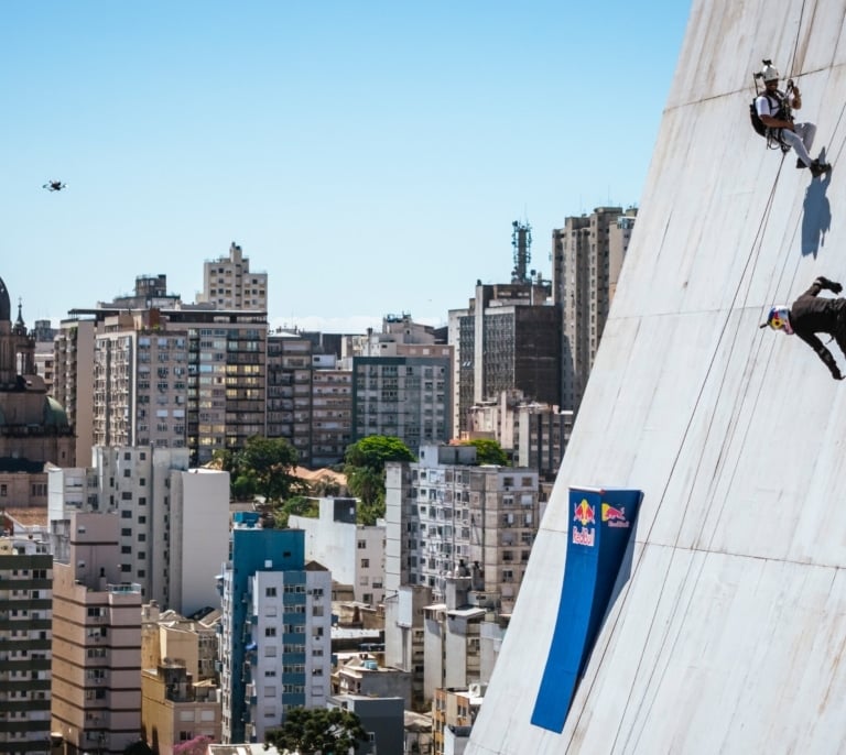 Sandro Dias, el skater cincuentón que ha logrado bajar a 100 por hora la rampa más grande del mundo