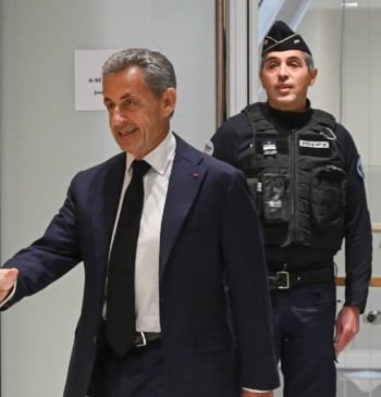 Sarkozy recupera la libertad tras pasar 20 días en prisión
