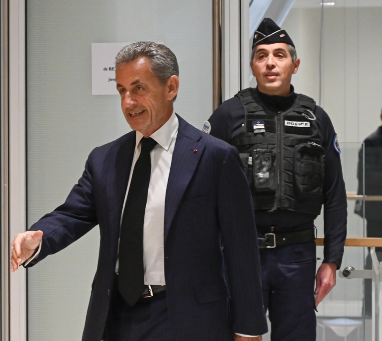 Sarkozy recupera la libertad tras pasar 20 días en prisión