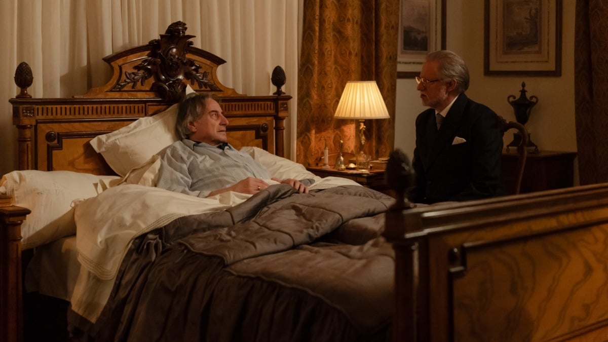 Juanjo Puigcorbé (dch.) y Nancho Novo (izq.) comparten una última escena en 'Sueños de libertad' (Antena 3) como Pedro Carpena y Damián de la Reina