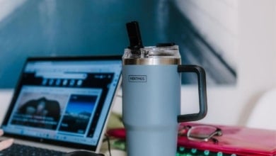 La taza térmica que mantiene tus bebidas frías hasta 12 horas y las calientes hasta 6 ahora solo cuesta 16€