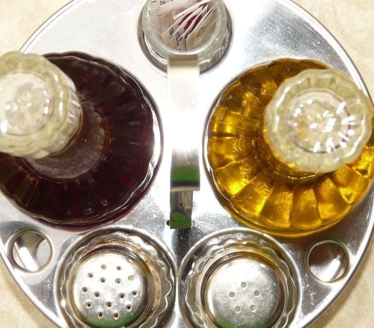 La nueva mezcla viral para limpiar superficies de plata, acero y cualquier otra mancha del hogar