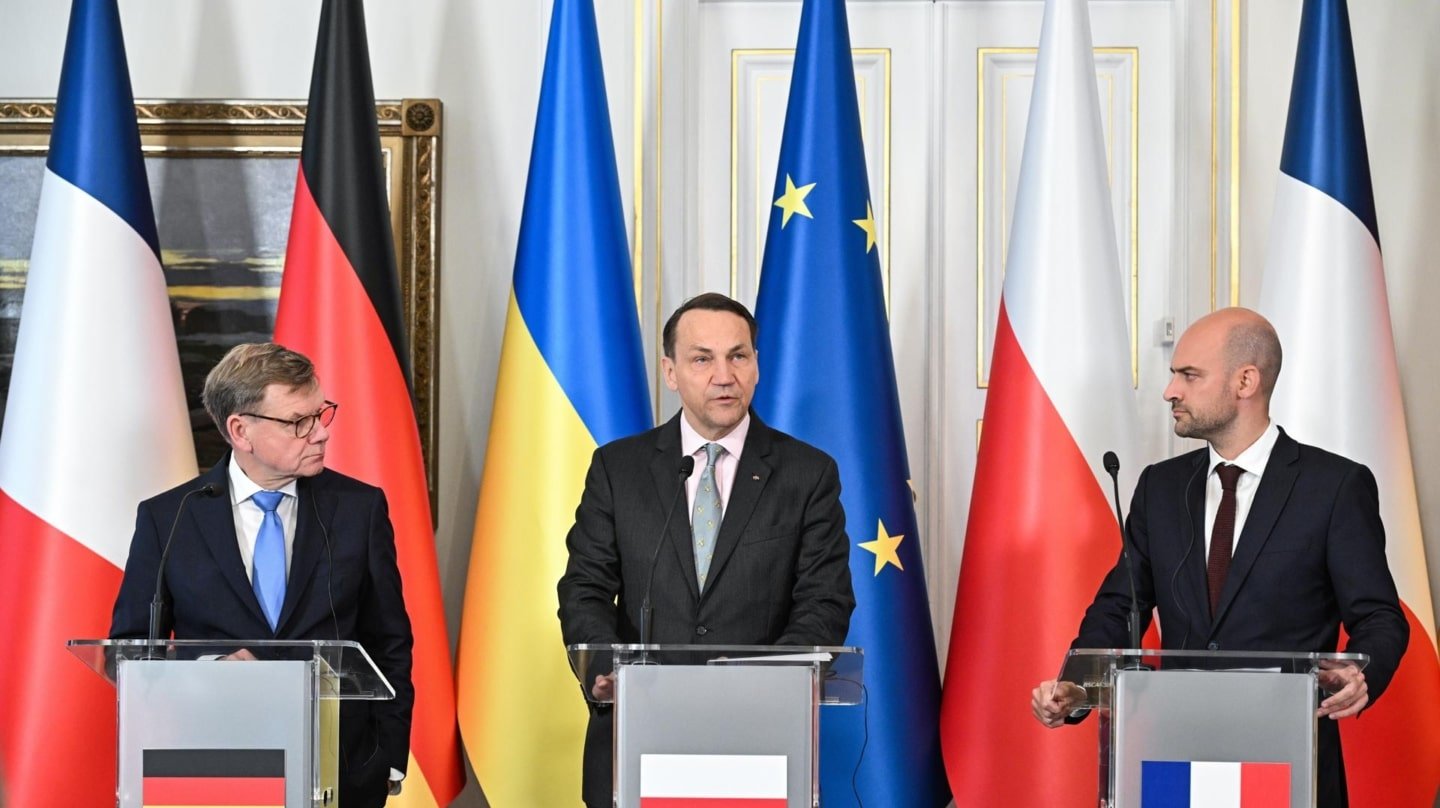 De izda a dcha, el ministro alemán de Exteriores, Johann Wadephul, el polaco Radoslaw Sikorski, y el francés Jean-Noel Barrot, en Varsovia.