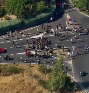 Manifestantes propalestinos intentan cortar la penúltima etapa de La Vuelta