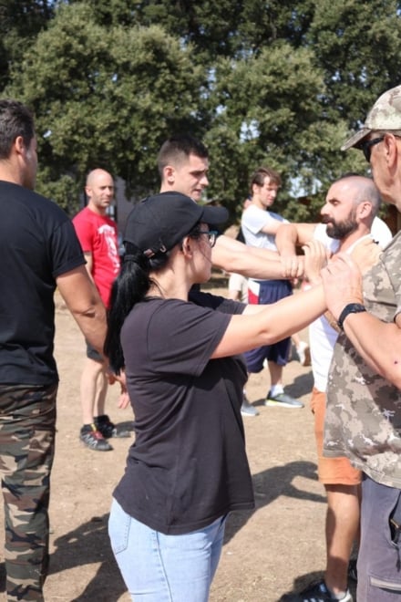 Ejercicios de tiro con arco y defensa personal en la Universidad de Verano de 2024 en Ávila