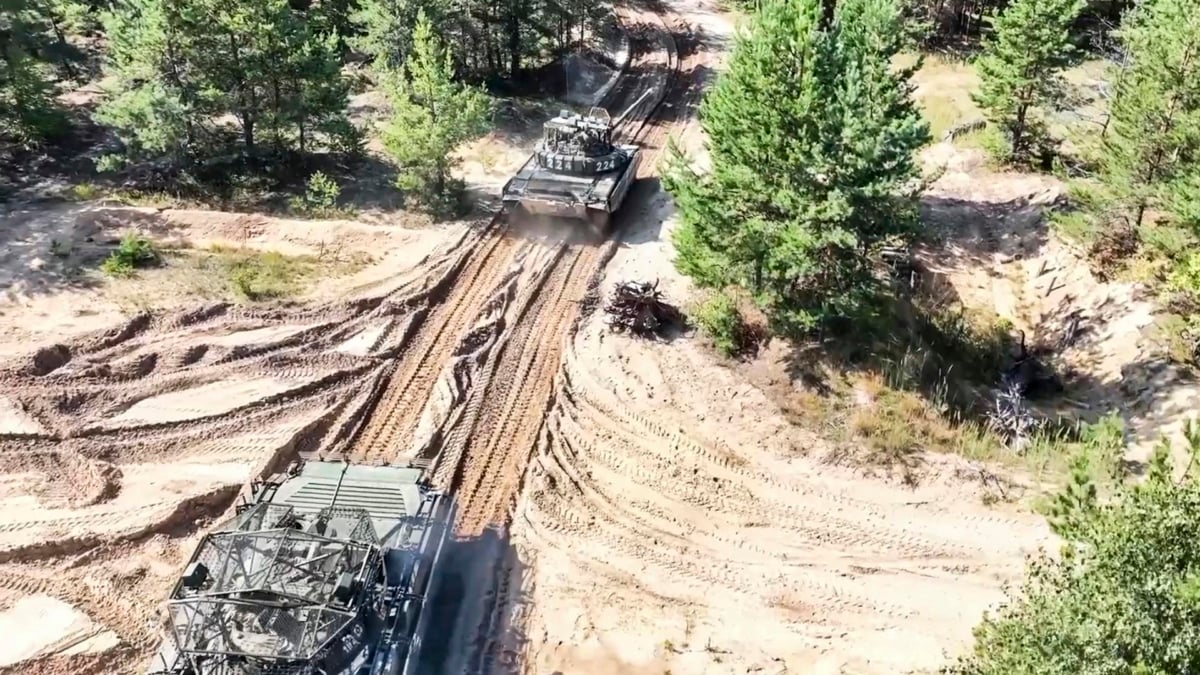 Rusia y Bielorrusia juegan a la guerra mientras Polonia cierra y refuerza su frontera con 40.000 efectivos