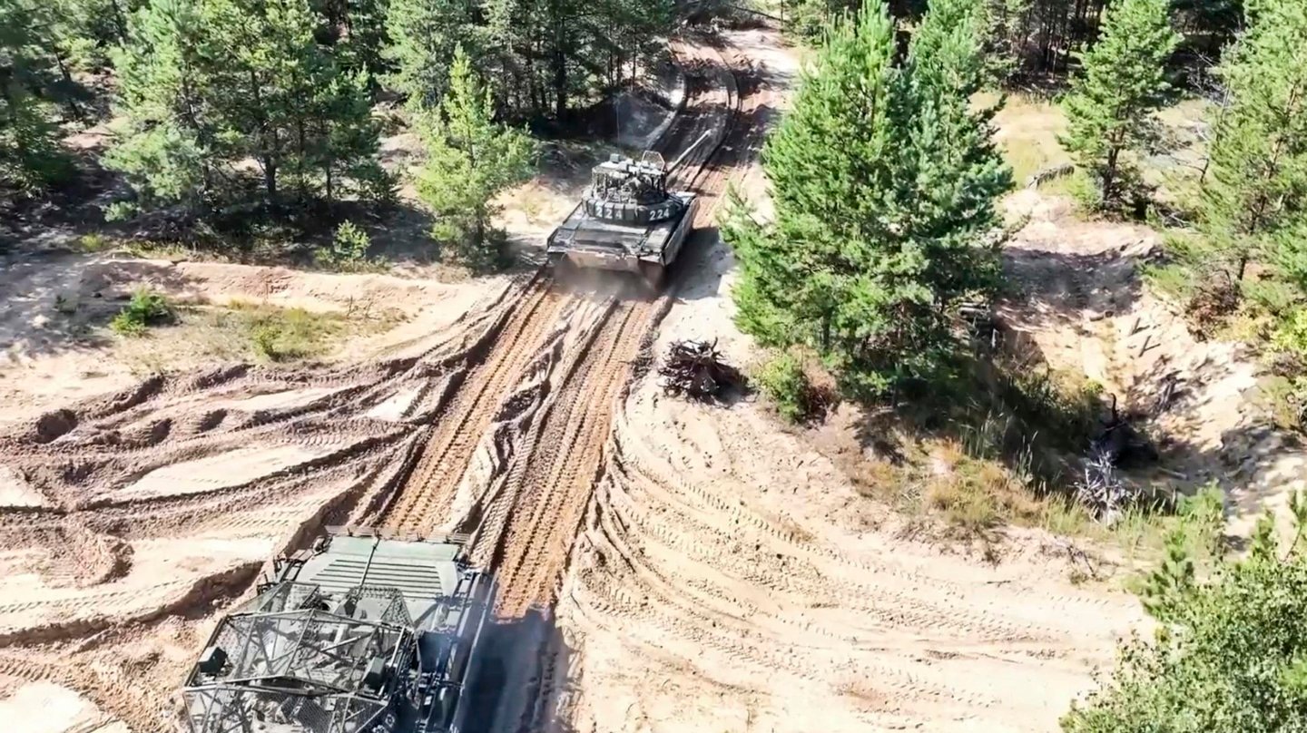 Carros de combate en las maniobras Zapad 15 en Bielorrusia