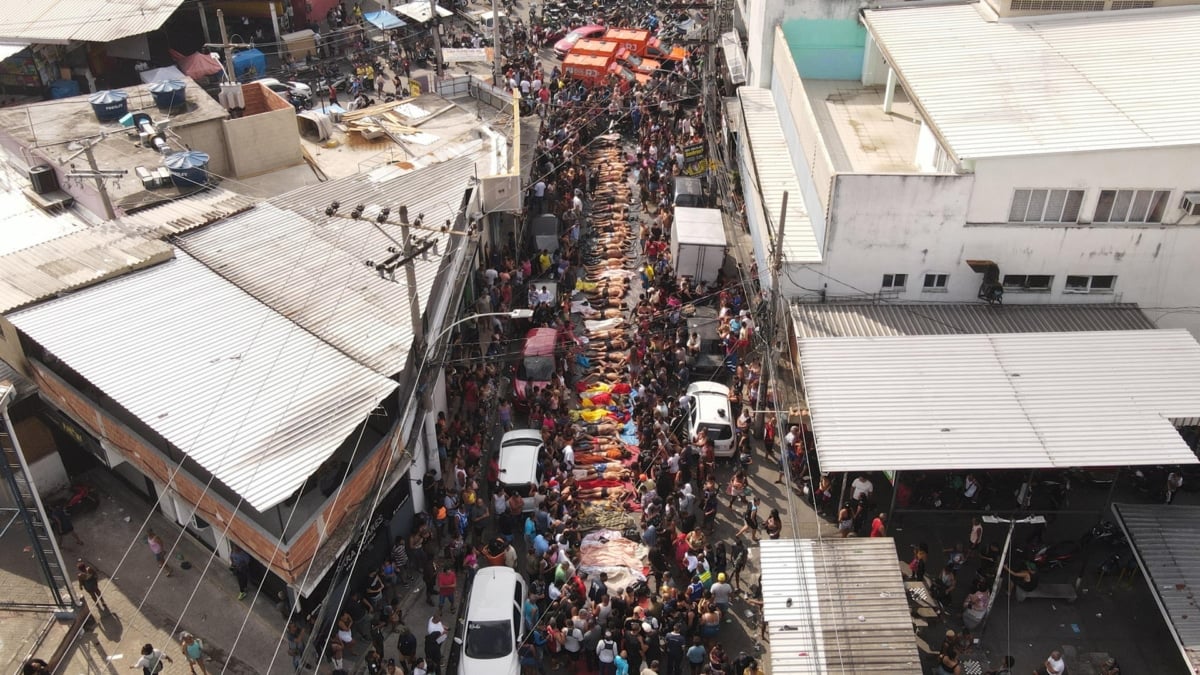 Cadáveres expuestos en las calles de Río de Janeiro.
