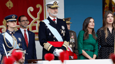 Pitada 'amortiguada' a Sánchez, que ha llegado in extremis para recibir a los Reyes