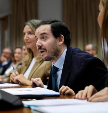 El PP desaprovecha la comparecencia de Sánchez en un interrogatorio atropellado