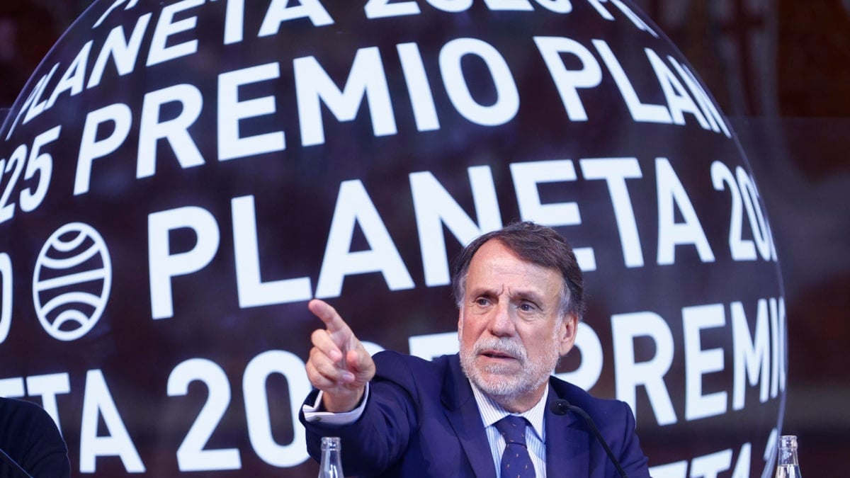 El presidente del Grupo Planeta, José Crehueras, durante la presentación de la LXXIV edición del Premio Planeta de Novela.