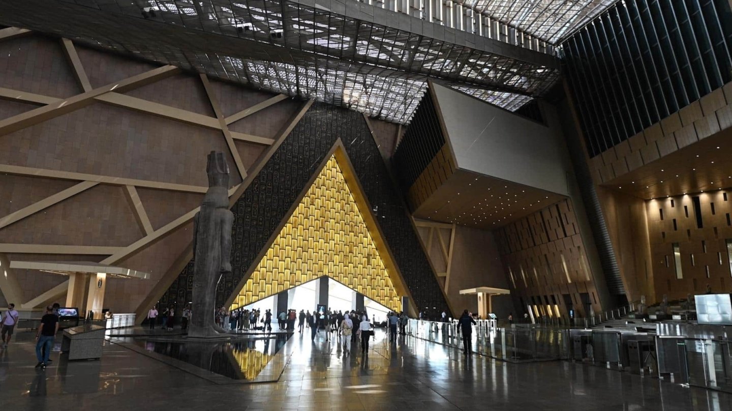 Egipto inaugura el Gran Museo Egipcio, la mayor colección de arte faraónico del mundo