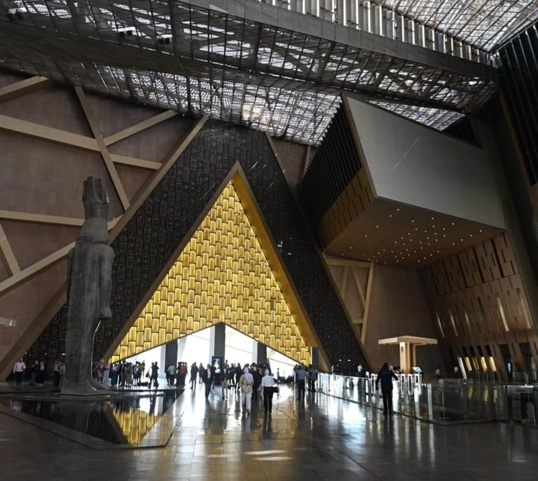 Egipto inaugura el Gran Museo Egipcio, la mayor colección de arte faraónico del mundo