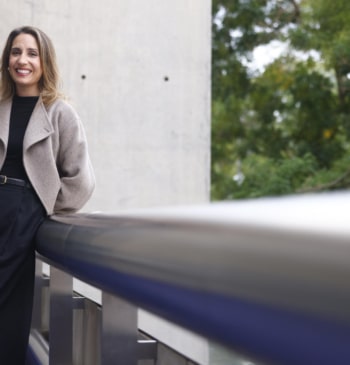 Ángela Banzas, la escritora eclipsada por Juan del Val: "Mi mirada es [...]