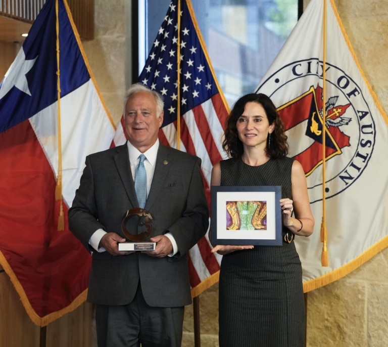 Ayuso pide a Trump desde Texas que retire los aranceles al aceite y al vino: "Es salud e inversión"