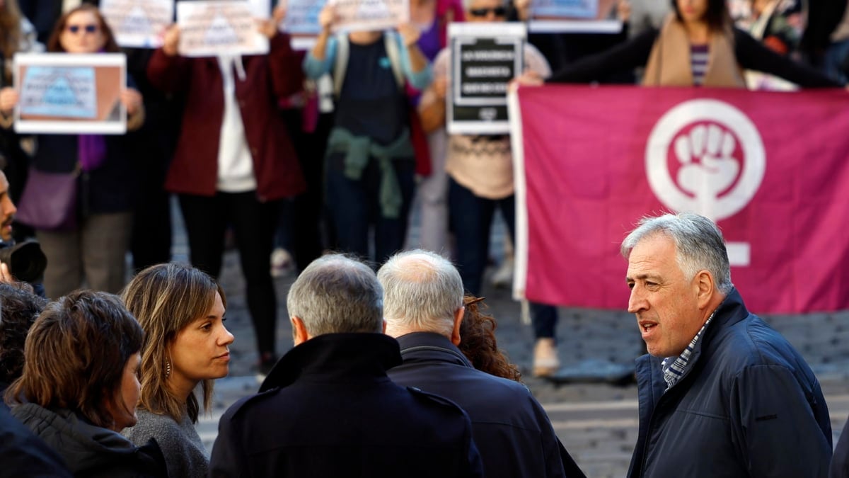 Joseba Asiron, en la concentración de repulsa por la agresión sexual en Pamplona.